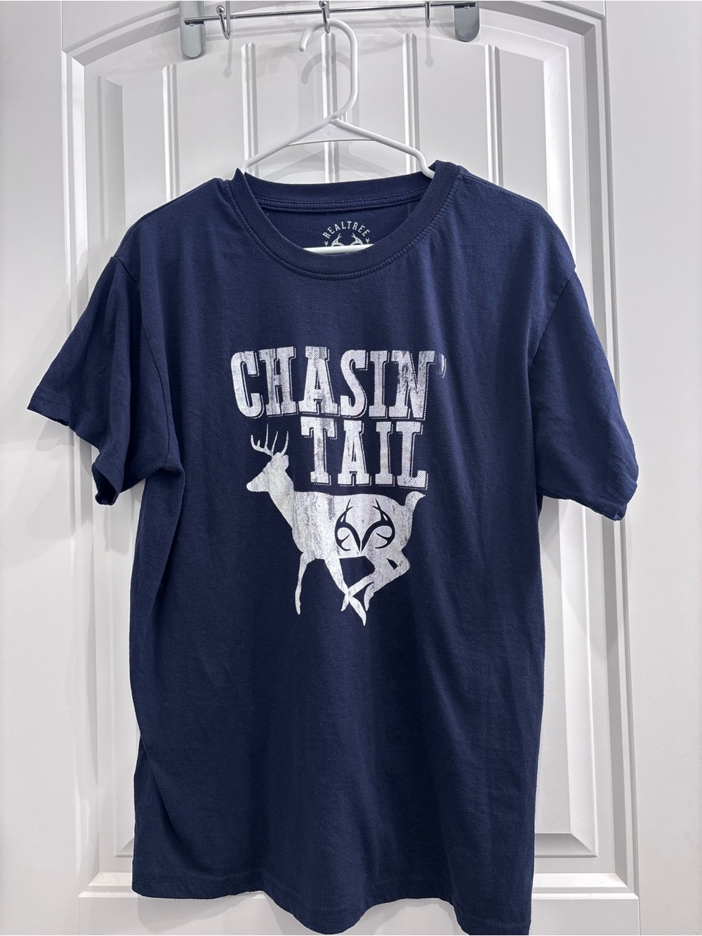 Realtree Navy Short-Sleeve 'Chasin' Tail' Graphic Tee